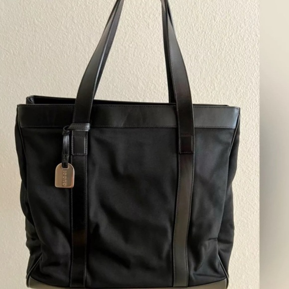 Gucci Black Tote Bag with Spacious Design and Durable Material - Picture 2 of 14